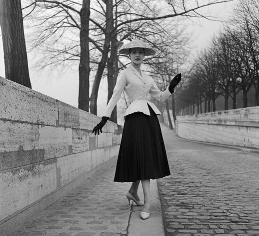 The NEW LOOK, apresentado por Christian Dior em 12 de Fevereiro de 1947.