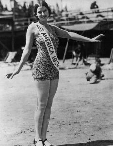 Miss América 1926, com seu maiô de bolinhas.